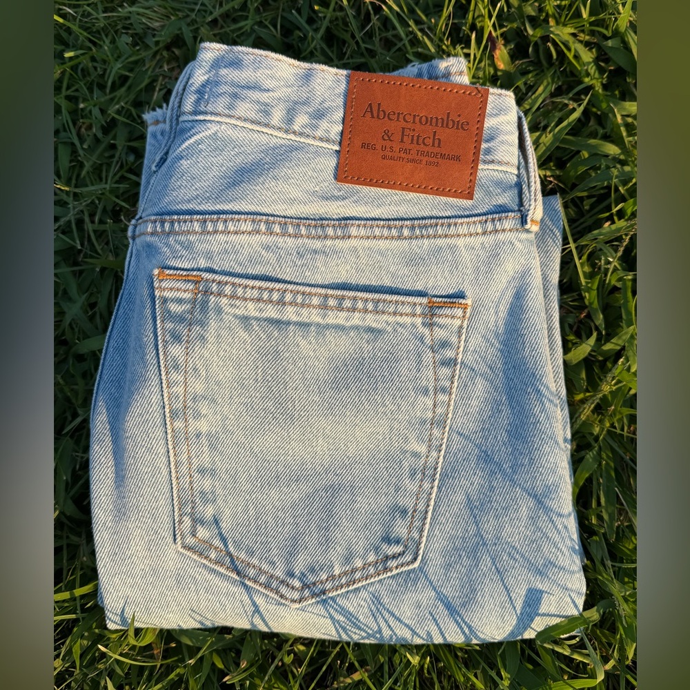 Abercrombie and Fitch Loose Men’s Jeans 30x32 Light Wash